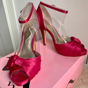Elegant Berry Luster Heels (size 6)